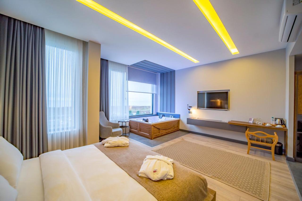 4 ห้องนอน 1 ห้องน้ำส่วนตัว ขนาด 1300 ตร.ม. – กลางเมืองตราบซอน Hotel ทรับซอน ภายนอก รูปภาพ