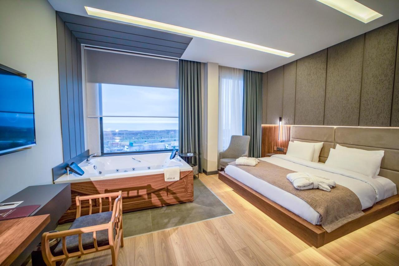 4 ห้องนอน 1 ห้องน้ำส่วนตัว ขนาด 1300 ตร.ม. – กลางเมืองตราบซอน Hotel ทรับซอน ภายนอก รูปภาพ